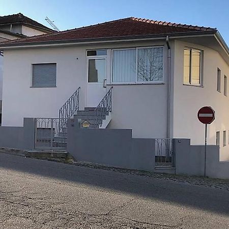 Casa Do Meio ปาเรเดส ภายนอก รูปภาพ